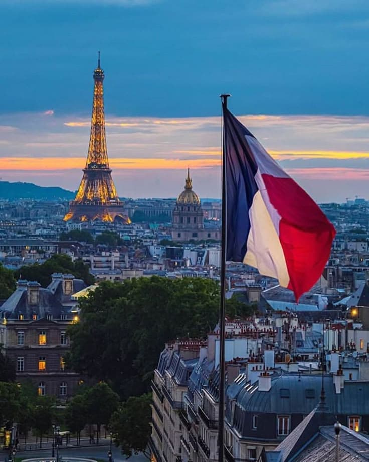 Imagem 1 de RÉVEILLON EM PARIS
